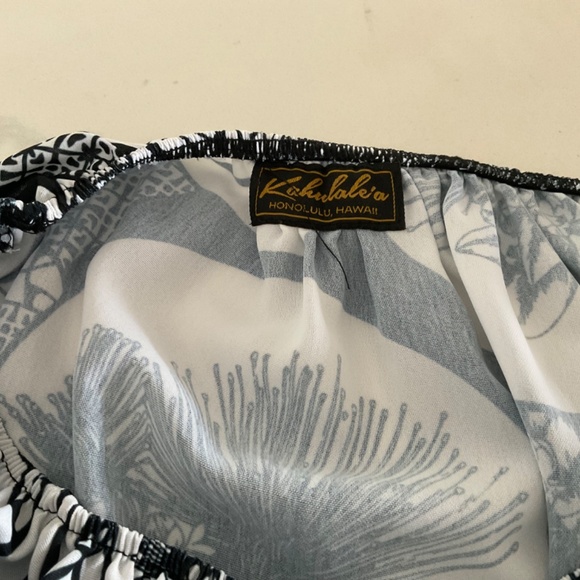 Kahulale’a Black/White Top - Picture 2 of 2